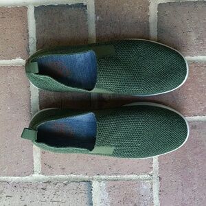 Woolloomooloo Green Slip on Wool Shoes Size 38 Excellent condition Like New